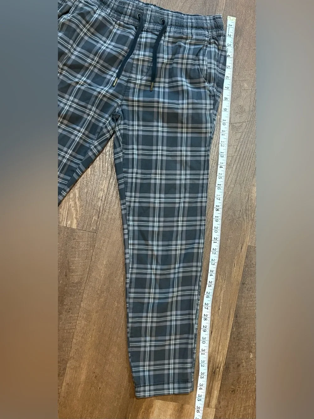 Hollister Men's Black & Gray Plaid Jogger Pants